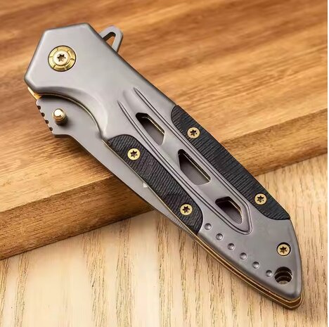 Zakmes met Titanium coating  en gouden tinden.